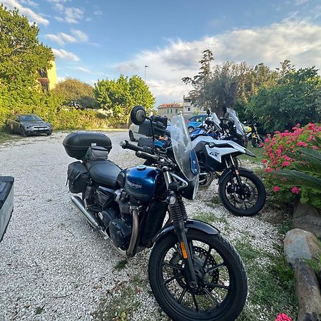 Hotel S'Ortale Con Parcheggio Interno E Ristorante All'Aperto 오로세 외부 사진