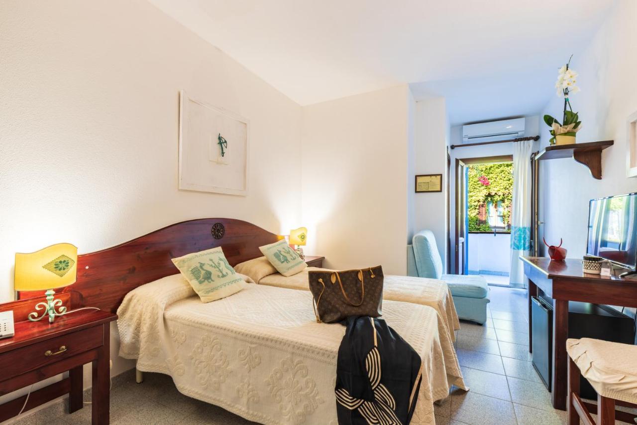 Hotel S'Ortale Con Parcheggio Interno E Ristorante All'Aperto 오로세 외부 사진