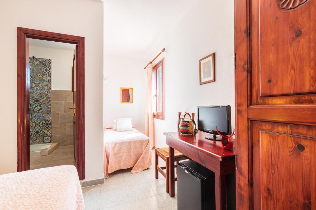 Hotel S'Ortale Con Parcheggio Interno E Ristorante All'Aperto 오로세 외부 사진