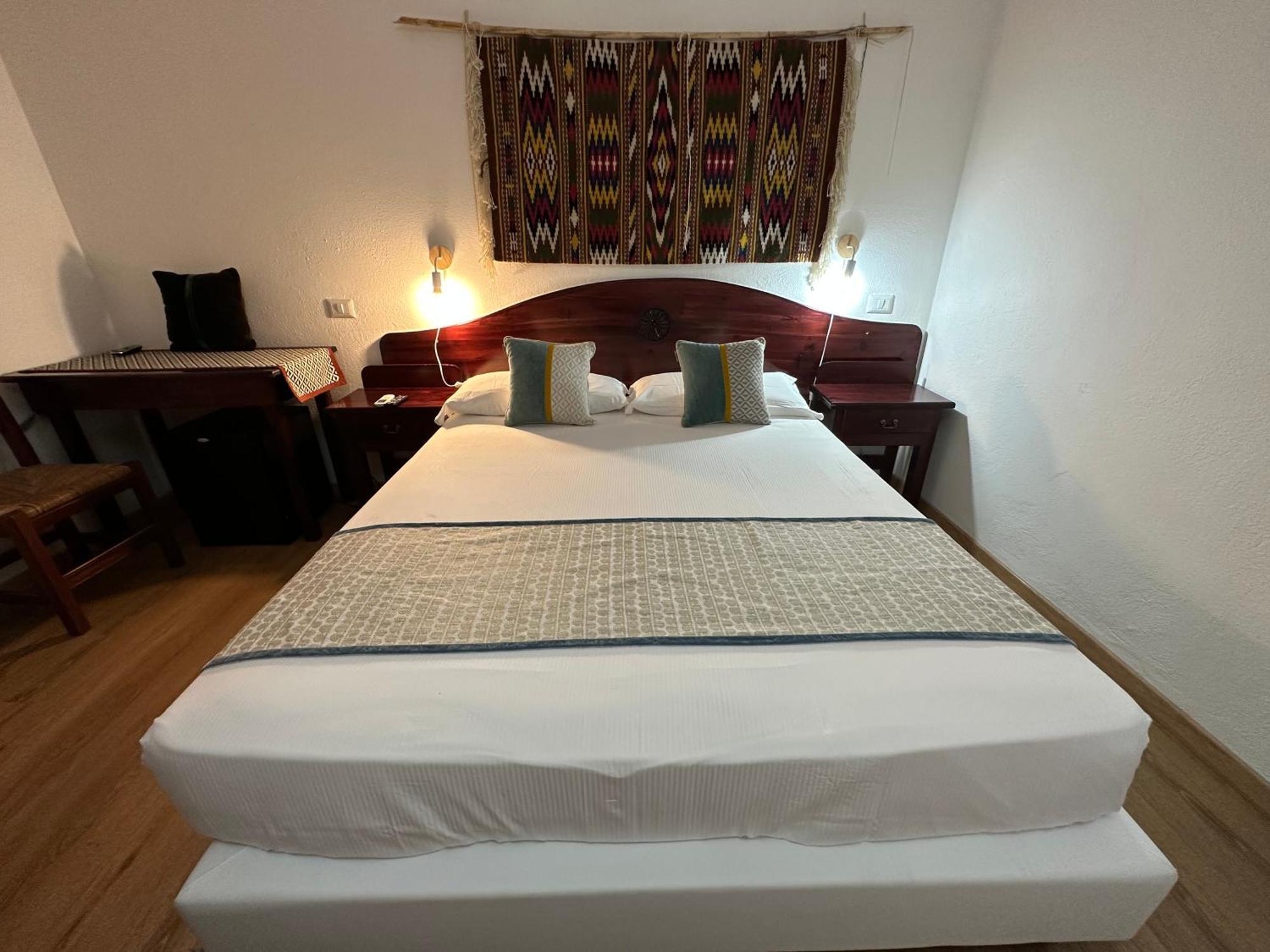 Hotel S'Ortale Con Parcheggio Interno E Ristorante All'Aperto 오로세 외부 사진