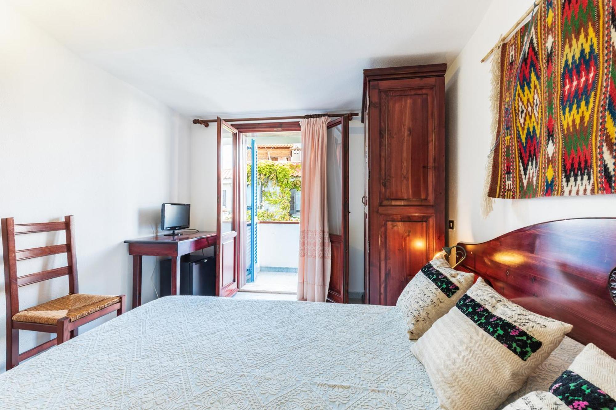 Hotel S'Ortale Con Parcheggio Interno E Ristorante All'Aperto 오로세 객실 사진