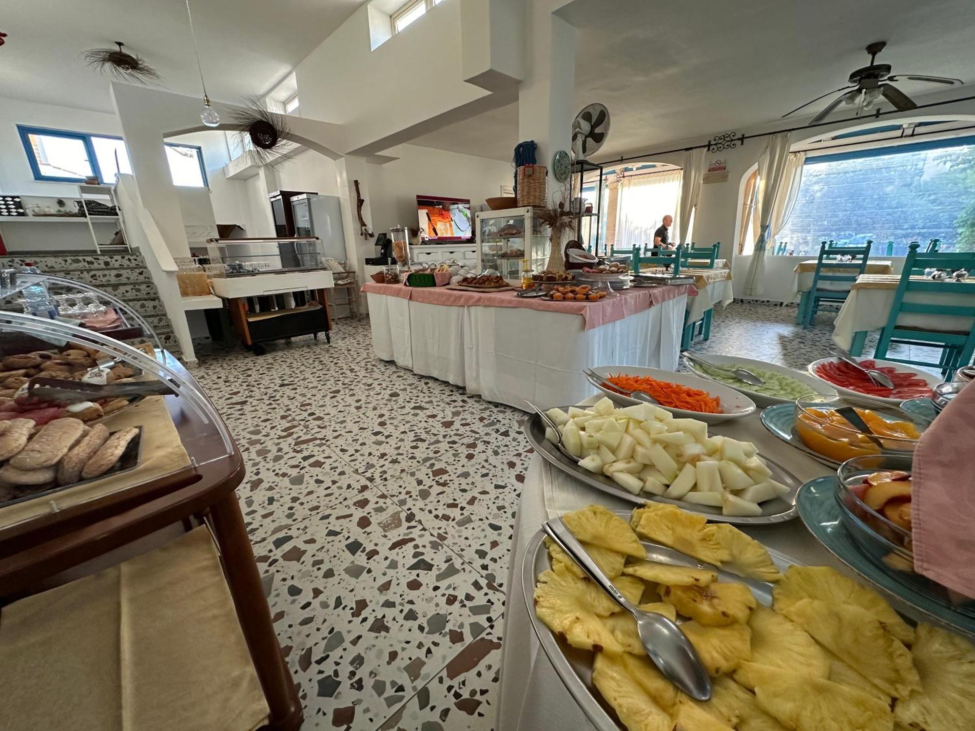 Hotel S'Ortale Con Parcheggio Interno E Ristorante All'Aperto 오로세 외부 사진