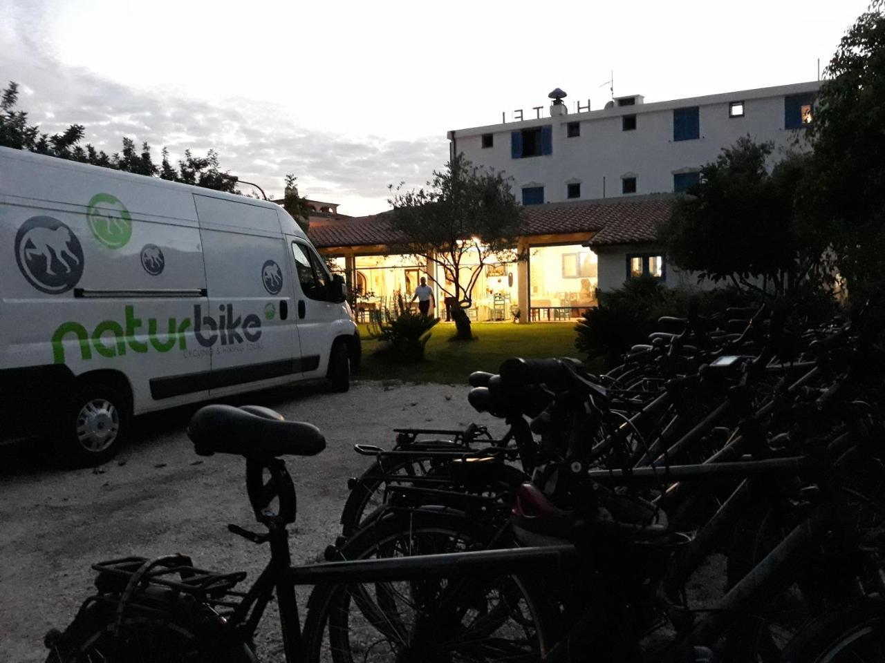 Hotel S'Ortale Con Parcheggio Interno E Ristorante All'Aperto 오로세 외부 사진